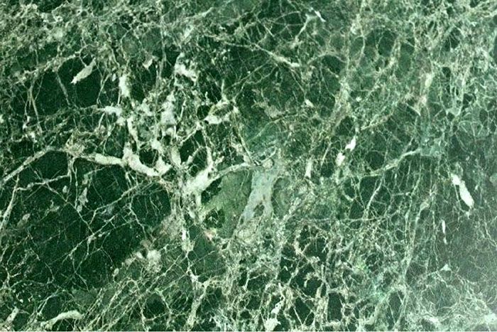 Подобни на малахит плотове ще се харесат на феновете на приказките на П. Бажов