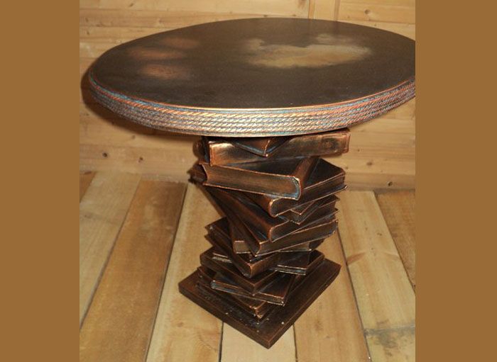 A opção mais orçamentária: uma perna, consistindo de uma haste de metal e livros amarrados nela