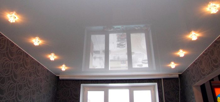 Дизайн на едно ниво, подходящ за малки пространства с ниска височина на стената