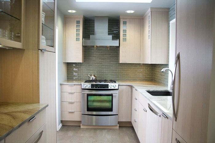 In compact kitchens, cabinetry is installed to the full height of the walls to the ceiling. An additional plus is the elimination of upper cracks, dust accumulations