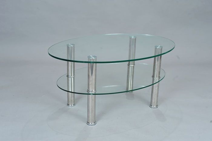 O tampo da mesa de vidro e a mesma prateleira são lindos. Um triplex (10-12 mm) é adequado para esse produto.