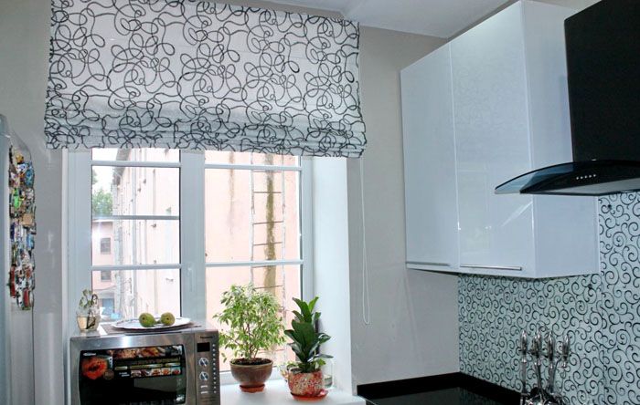 Products in this category are chosen in light colors with small and medium patterns, without large and overly expressive details.