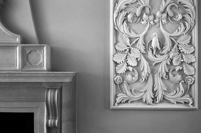 Use of such decorative elements must be strictly dosed and proportional to the dimensions of the premises and buildings.