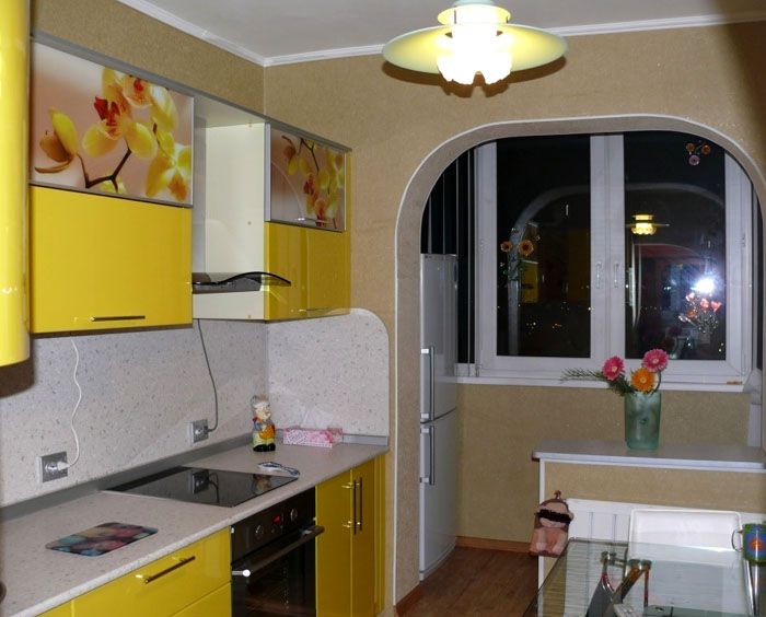 Combining a kitchen with a balcony. Please note that a refrigerator and other large household appliances can be rearranged to the new area.