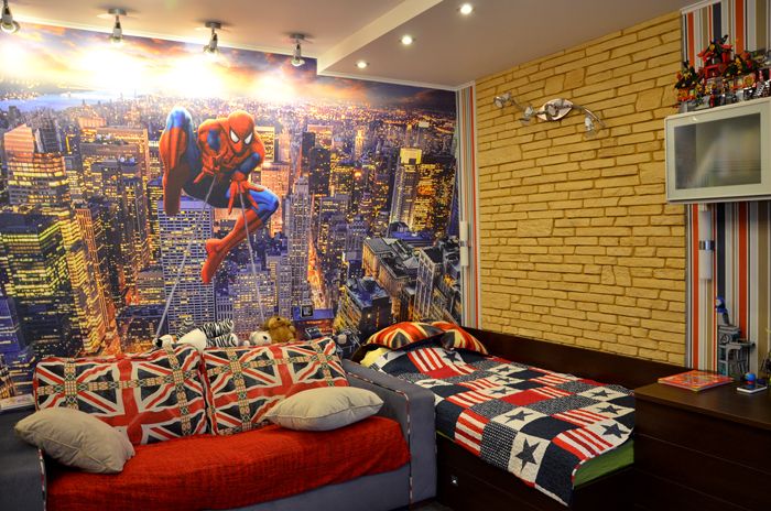 Стаята на тийнейджър е лесно декорирана с имитация на тухлена зидария