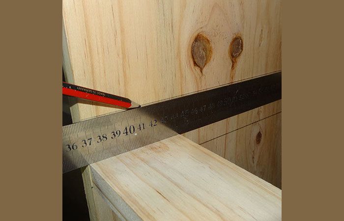 Primeiro você precisa fazer marcas nos apoios, não esquecendo dos 2 cm de folga