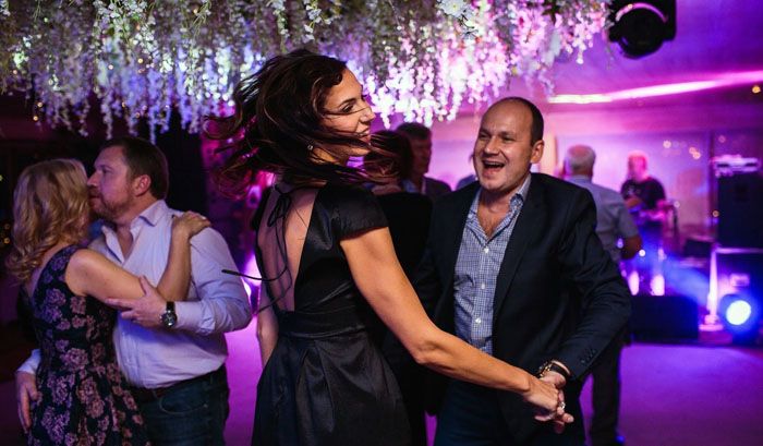 Le propriétaire a le droit de choisir une palette de couleurs appropriée, des détails techniques et décoratifs, un cercle d'amis et des divertissements