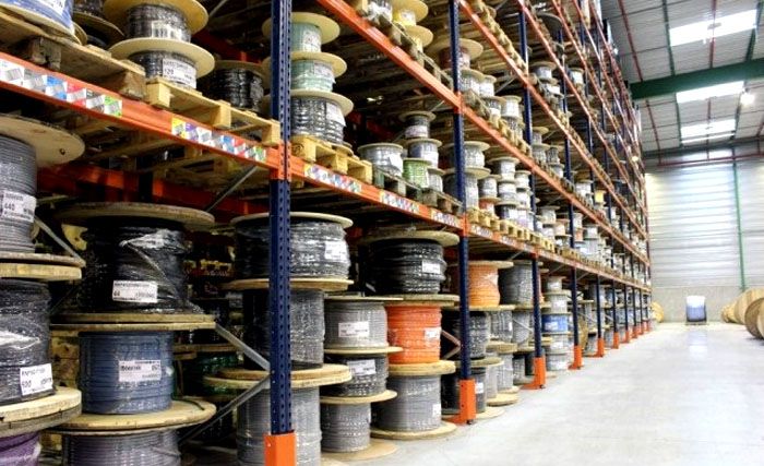 Có thể mua các sản phẩm cáp từ các công ty lớn chuyên về sản phẩm điện hoặc tại các cửa hàng phần cứng trong khoảng cách đi bộ