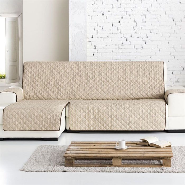 Bedspreads allow you to add a new note to the design in a moment: beige textiles can change the situation in the blink of an eye