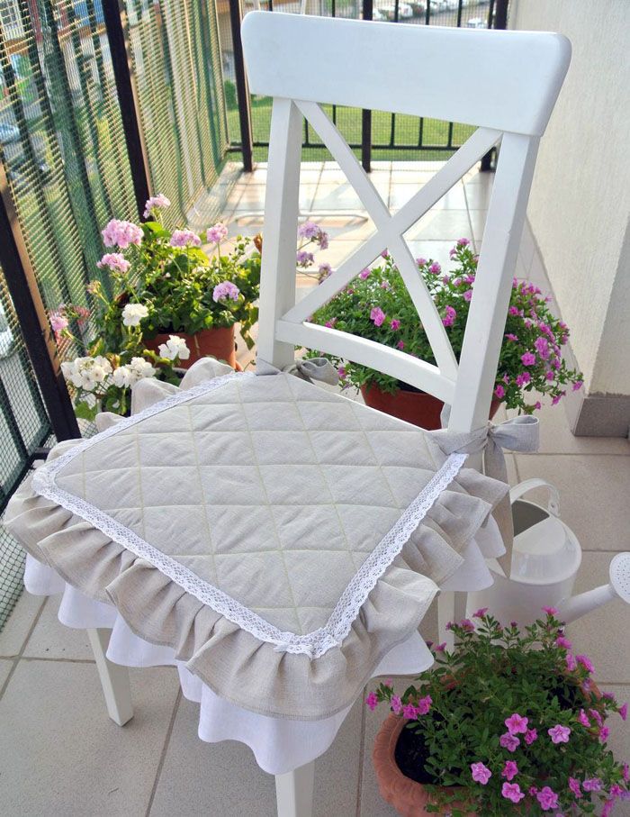 Phong cách đồng quê được kết hợp với vải lanh, vải bông hoặc vải dệt kim