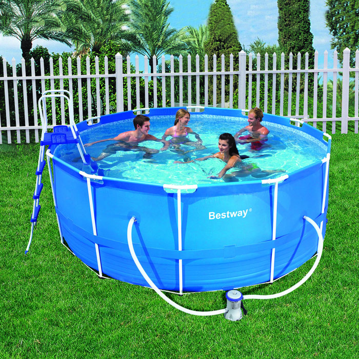 Walau bagaimanapun, kolam seperti itu mesti dibongkar untuk musim sejuk. Sekiranya tidak ada air, kerangka sangat rentan terhadap angin. Dan jika anda meninggalkan air, maka air, ketika beku, akan menghancurkan bahagian bawah dan sisi