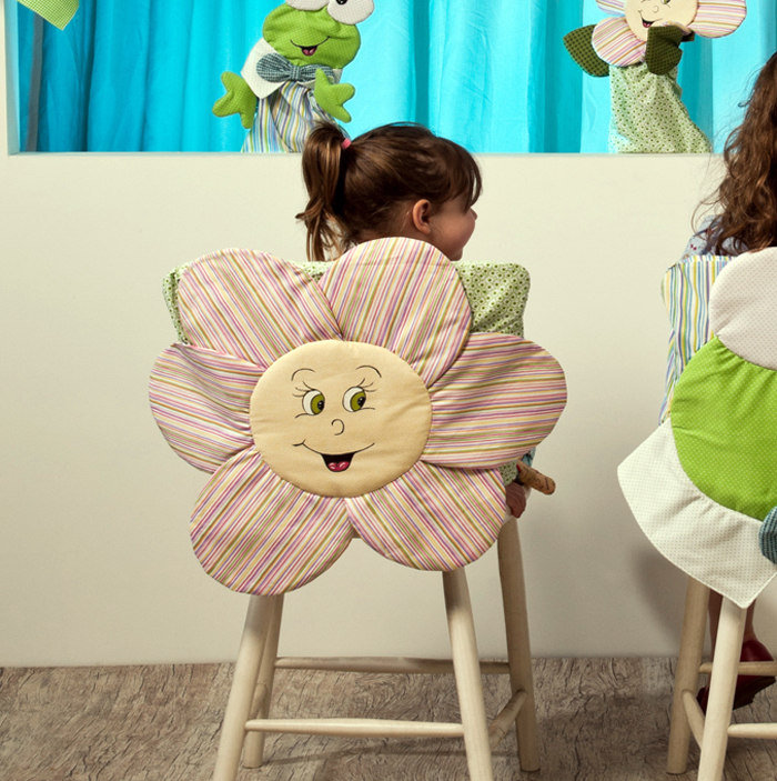 Bất kỳ màu sắc tươi sáng nào sẽ chỉ làm bạn vui lên, và thiết kế ban đầu sẽ khiến chiếc ghế trở thành vật dụng được yêu thích nhất trong nhà