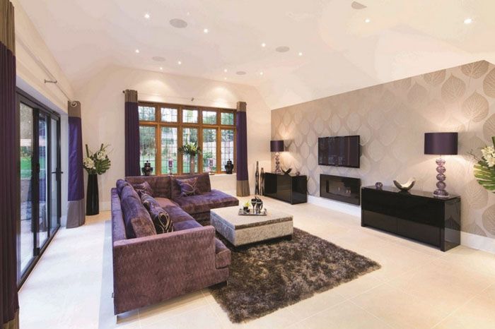 The abundance of beige pulls the blanket towards lightness and tenderness