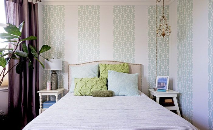 Verticalele par să facă dormitorul mai sus