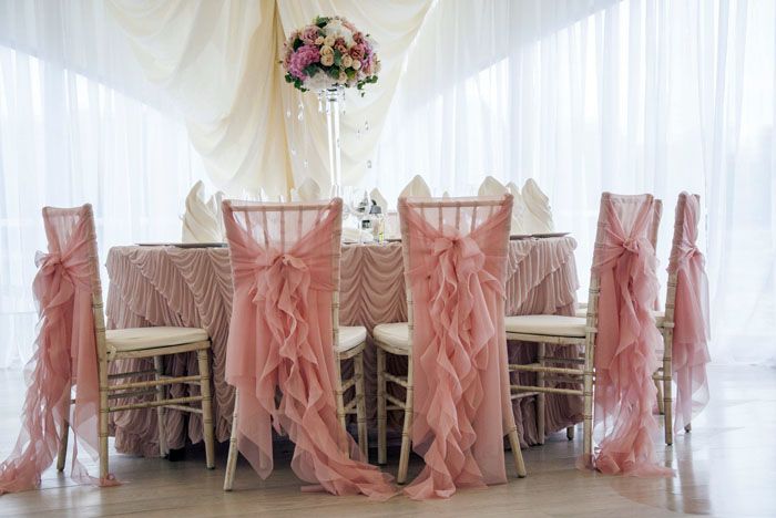 Chất liệu vải tự do cho phép bạn sử dụng áo choàng như một lễ hội