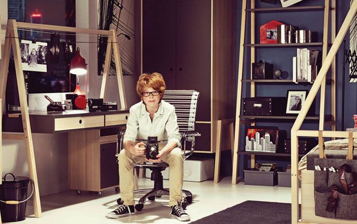 Si un gars sait comment ranger la pièce et l'apprécie, alors même avec une abondance d'étagères et d'étagères, la chambre aura toujours l'air parfaite