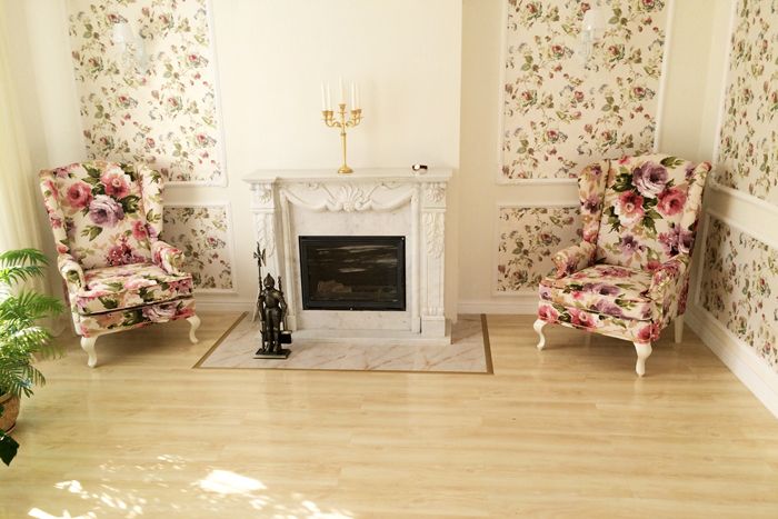 Two armchairs will draw your gaze and distract you from the extra TV. The twenty-first century is not always easy to combine with Provence.