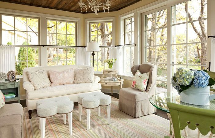 The abundance of light always favorably emphasizes furniture sets in light colors. Coffee tables of different design and decoration fit well into the interior with a soft sofa and armchairs