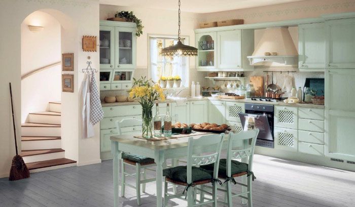White and green shades fit well with Provencal traditions