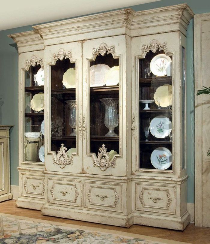 Pomp hand in hand with the rustic, ancient simplicity of southern France