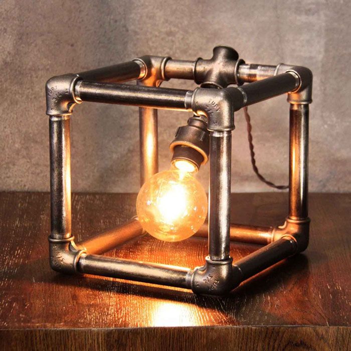 Assemblare una lampada del genere da solo sarà facile e interessante.