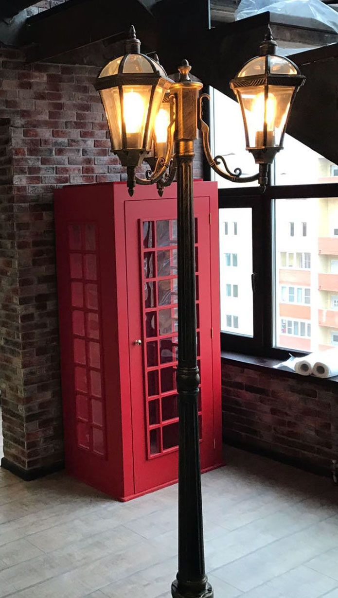 Nella foto c'è un modello di un lampione in stile loft