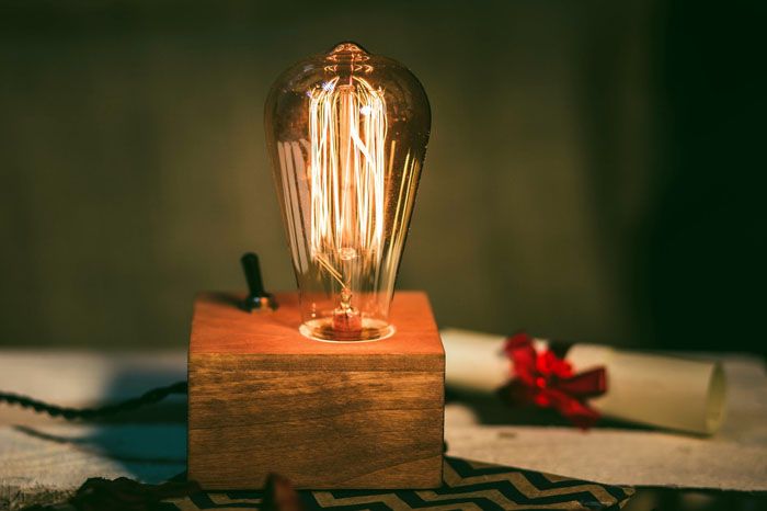 Un piccolo design da tavolo che trasuda la metà del secolo scorso