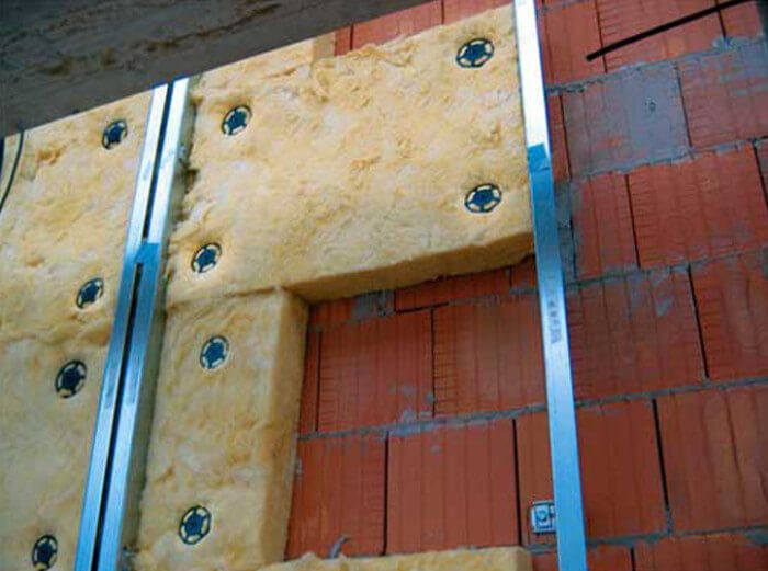 Thermal insulation of brick walls with mineral wool