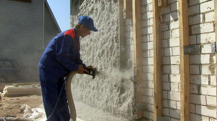 Using polyurethane foam when insulating a house for siding