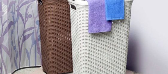 Bakul dobi di bilik mandi