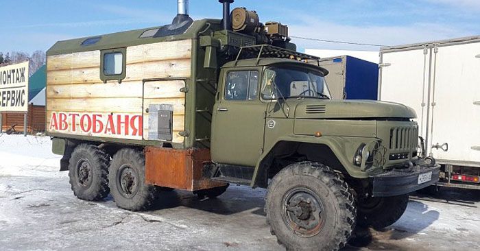ZIL-131 is a truly military vehicle that can handle any off-road conditions, so placing a mobile bath on its platform is a godsend for outdoor enthusiasts
