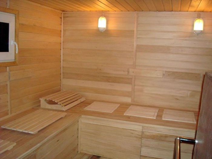 The larger the bath on wheels, the more functional it is