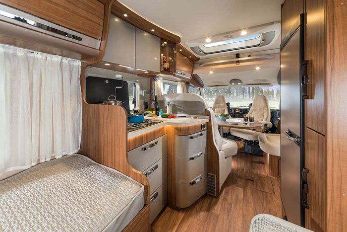 การรวมกันของห้องโดยสารของคนขับและสถานที่อื่น ๆ จะเพิ่มระดับเสียงภายในของสถานที่