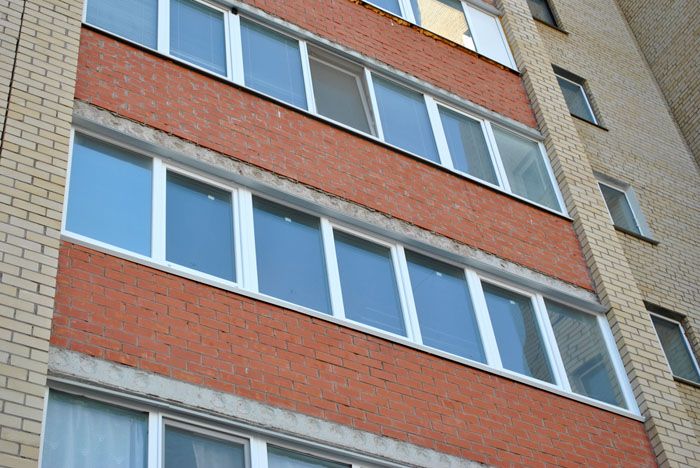 Лоджиите в модерните къщи не са толкова интересни, колкото балконите, но отново всичко зависи от подхода на строителните дизайнери в различни части на света.