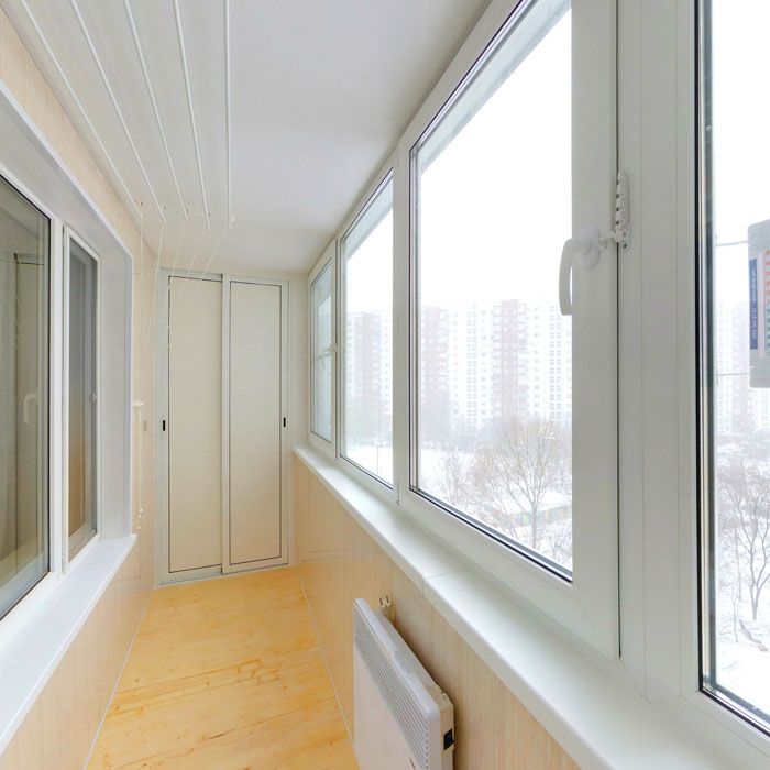 Обикновено има две страни и леко отворена фасада