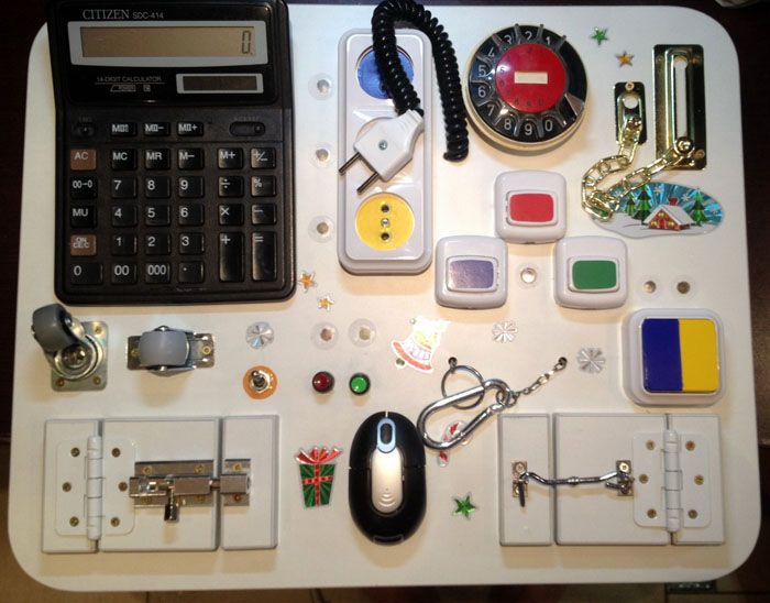 Калкулатор, телефонен диск, стара мишка: възрастните вече нямат нужда от него и хлапето няма да мине покрай такива интересни неща!