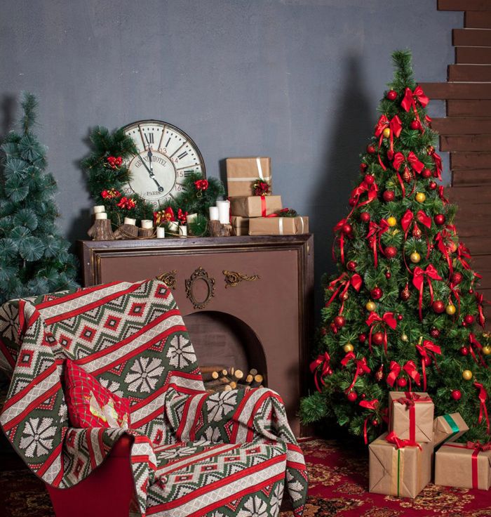 Selimut dengan bunga Tahun Baru tradisional dan corak apa pun secara automatik dianggap sebagai atribut yang sesuai