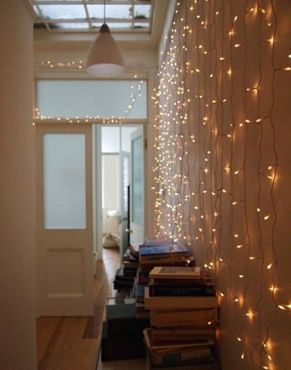 Cukup untuk menggantung koridor sempit dengan dinding garland