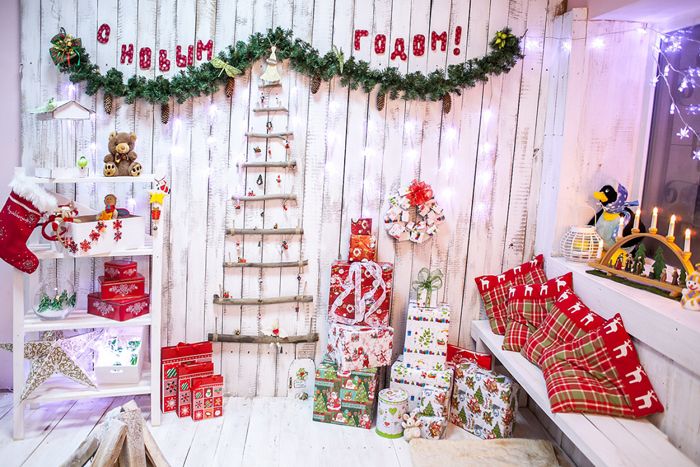 Nu este o idee rea de a decora o parte a creșei ca un colț de fotografie. O fată va iubi mai ales un astfel de loc în casă