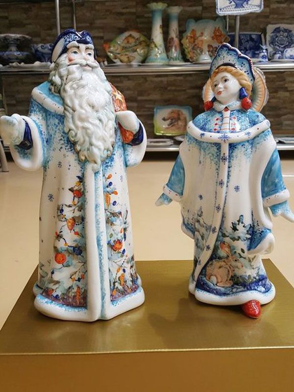 Sărbătoarea nu este aceeași fără Moș Crăciun și Snow Maiden. Astfel de cifre sunt relevante în special într-o casă în care sunt copii.