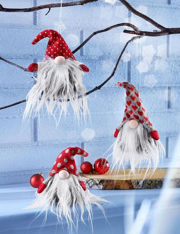 Figurile făcute manual pot decora un pom de Crăciun, ramuri, pot servi ca element al unei ghirlande