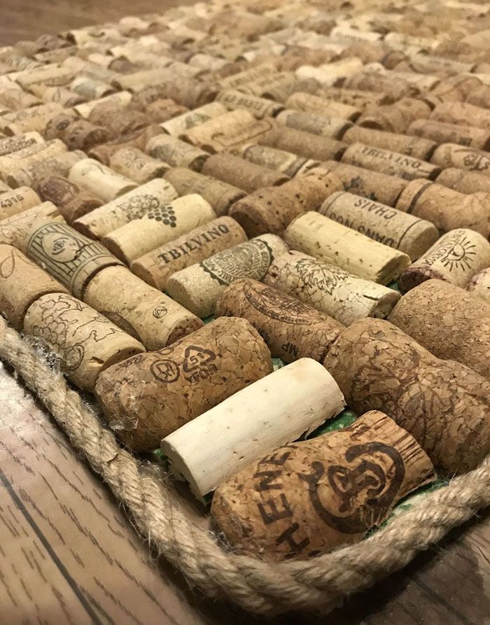 Toate semifabricatele sunt așezate pe bază și lipite pe rând, începând de la margini până la centru