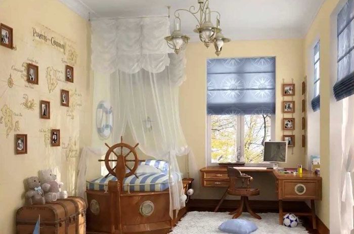 Symbolen van de zee en maritieme zaken zijn vereist. Lampen kunnen de vorm hebben van bakens, touwen kunnen als sportuitrusting aan het plafond hangen en je kunt niet zonder stuur!