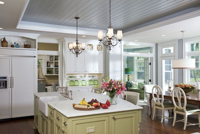 The moisture resistance of the material is ideal for the kitchen: the design with such a ceiling is charming