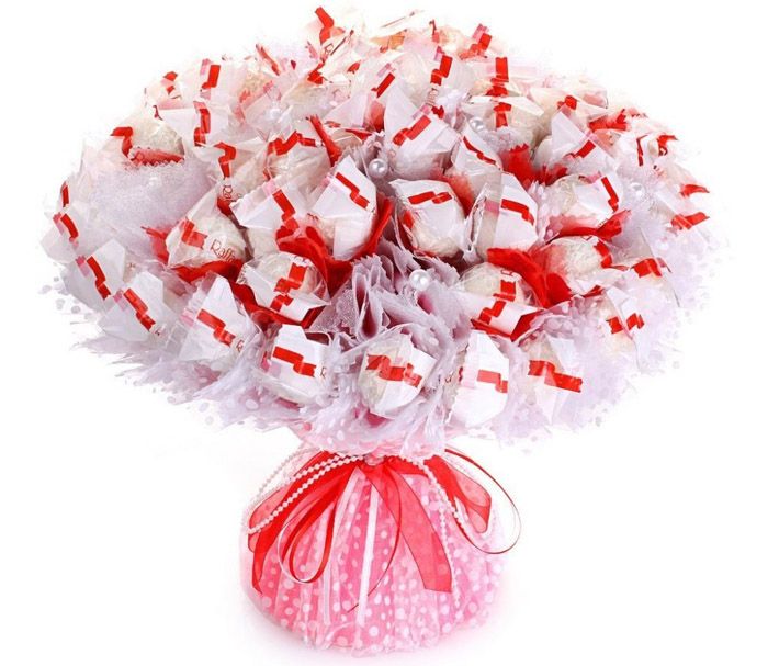 Decor in the form of wrapping paper for bouquets is purchased in florist shops. Each candy gets its own coat