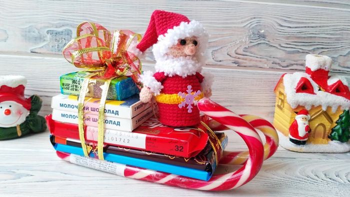 Little Santa Claus will delight the baby even more when he comes to him under the Christmas tree in such a sleigh