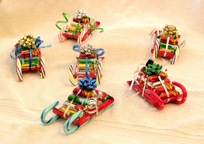 The overall appearance of the sleigh depends on the color of the candy cane.