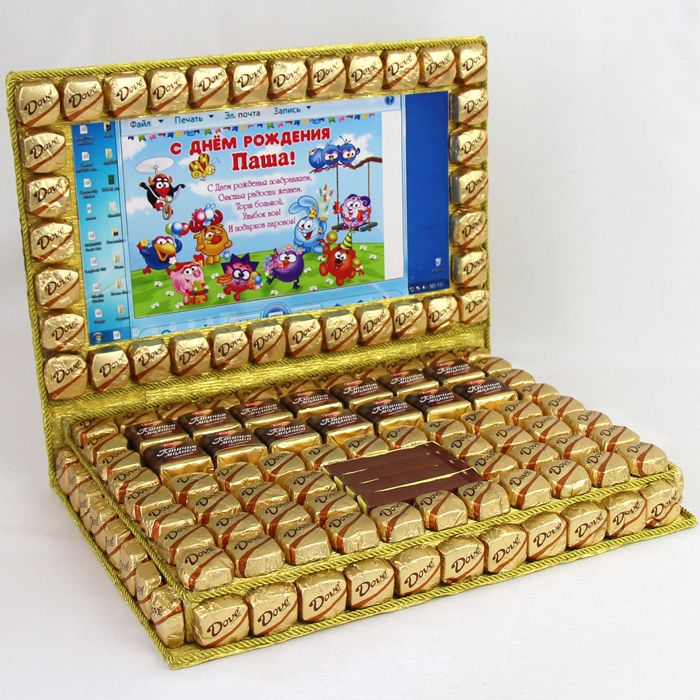 Instead of polystyrene, candy boxes with a hinged lid are used. Cover the box with gold corrugated paper, and sweets are placed on it on double-sided tape