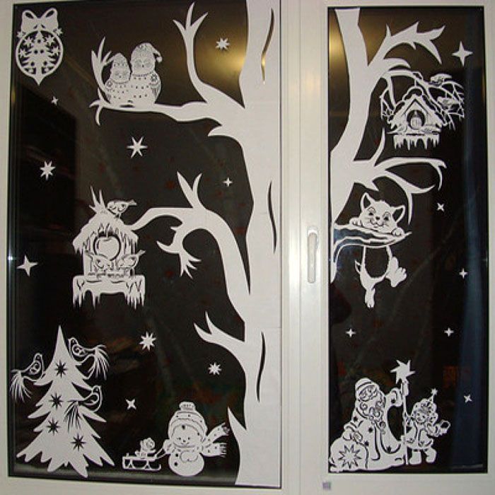 Decorations on the windows are easy to combine and make up a whole fabulous world