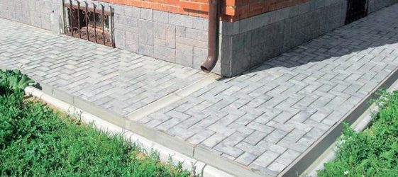 Σε τι χρησιμεύει η τυφλή περιοχή γύρω από το σπίτι;